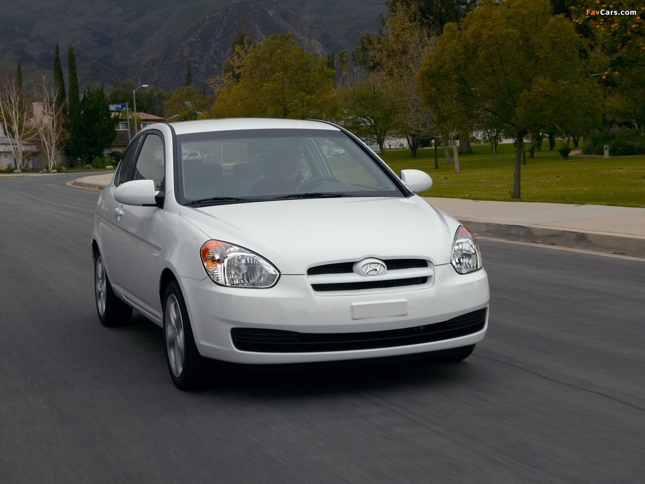 Photos of Hyundai Accent 3-door US-spec 2006–11 (1280 x 960)