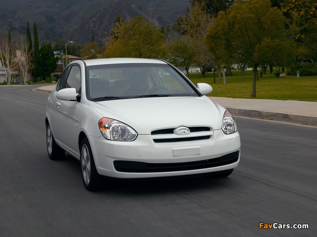 Photos of Hyundai Accent 3-door US-spec 2006–11 (640 x 480)