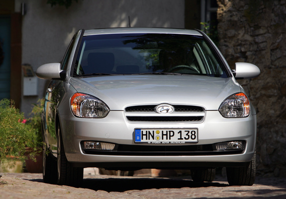 Photos of Hyundai Accent 3-door 2006–07