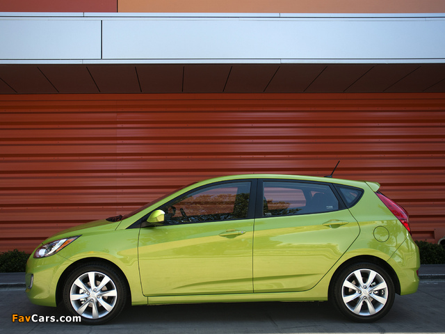 Photos of Hyundai Accent 5-door US-spec (RB) 2011 (640 x 480)