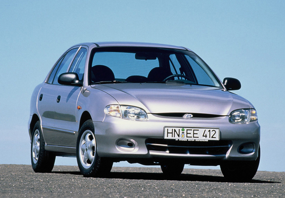 Pictures of Hyundai Accent Sedan 1996–2000