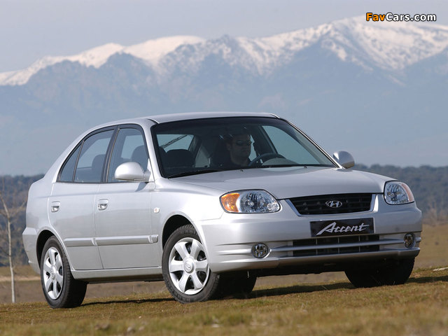 Pictures of Hyundai Accent 5-door 2003–06 (640 x 480)