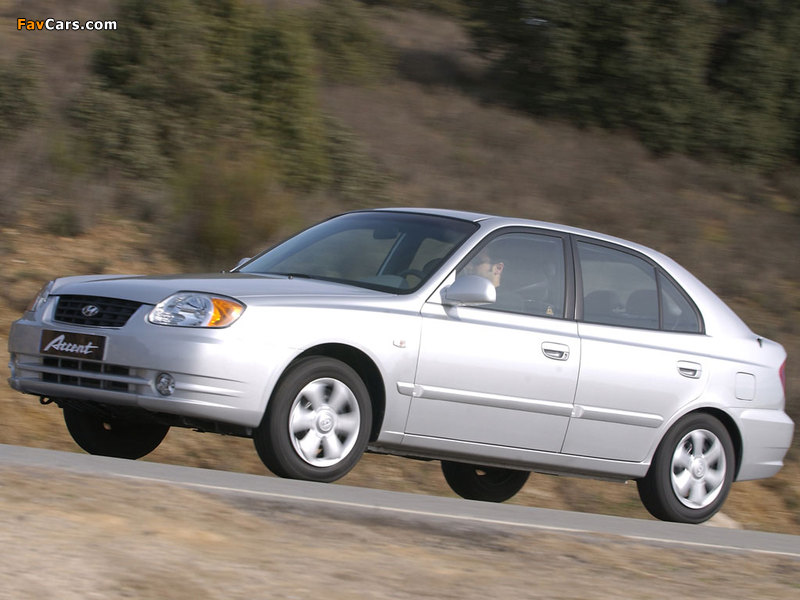 Pictures of Hyundai Accent 5-door 2003–06 (800 x 600)