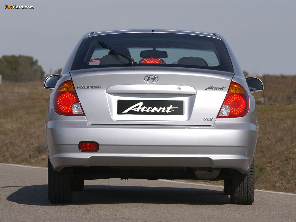 Pictures of Hyundai Accent 5-door 2003–06 (1024 x 768)