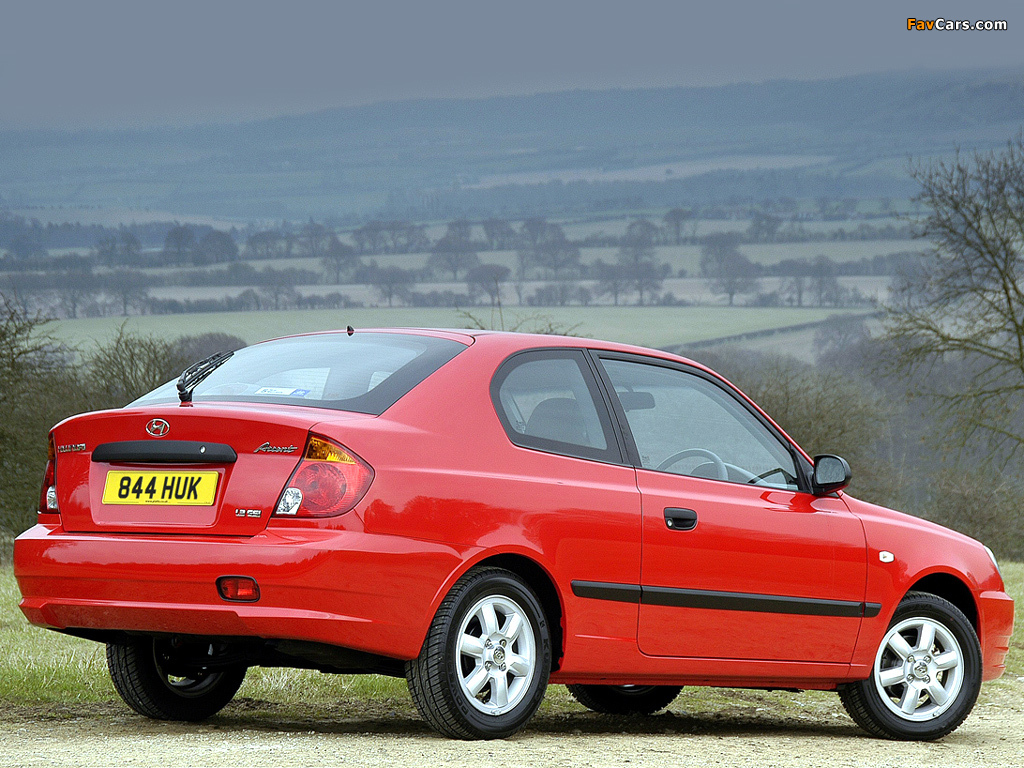 Pictures of Hyundai Accent 3-door UK-spec 2003–06 (1024 x 768)