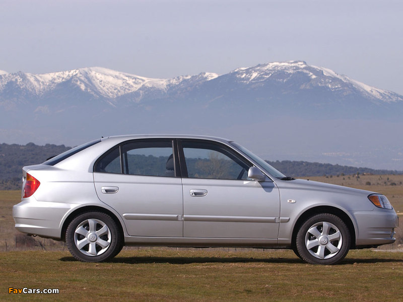 Pictures of Hyundai Accent 5-door 2003–06 (800 x 600)