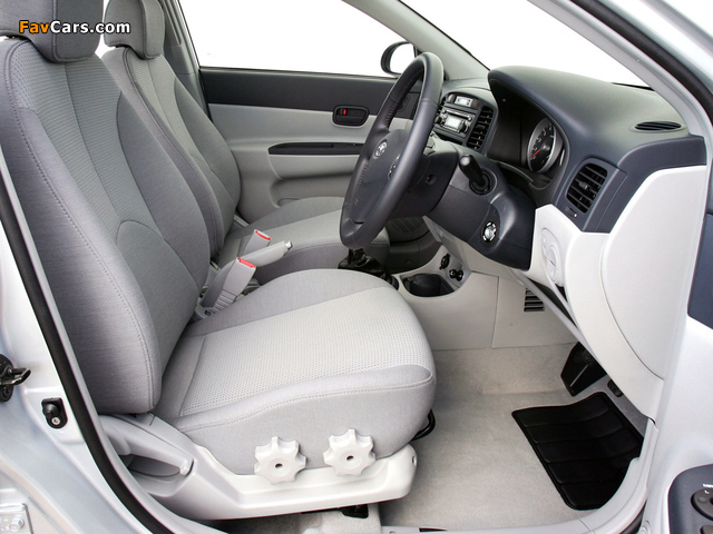 Pictures of Hyundai Accent Sedan AU-spec 2006–11 (640 x 480)