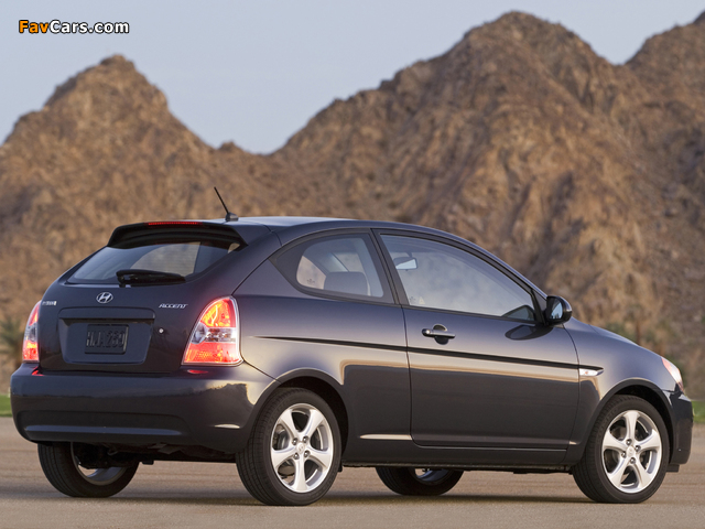 Pictures of Hyundai Accent 3-door US-spec 2006–11 (640 x 480)