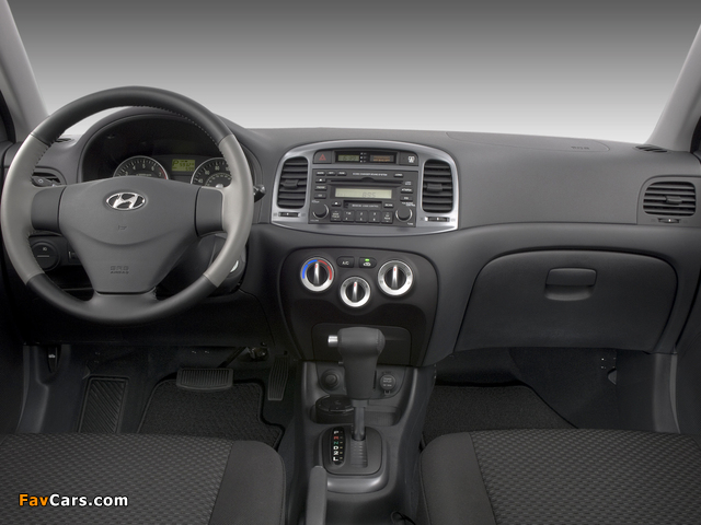 Pictures of Hyundai Accent Sedan US-spec 2006–11 (640 x 480)