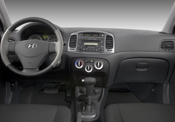 Pictures of Hyundai Accent Sedan US-spec 2006–11