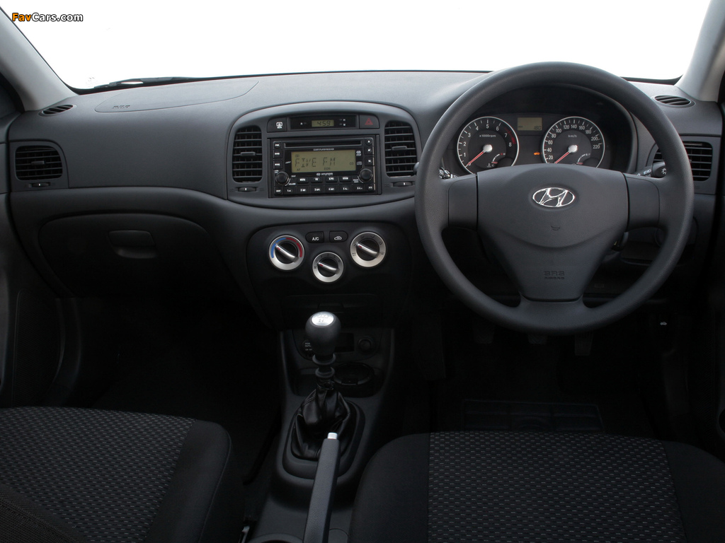 Pictures of Hyundai Accent 3-door ZA-spec 2007–11 (1024 x 768)