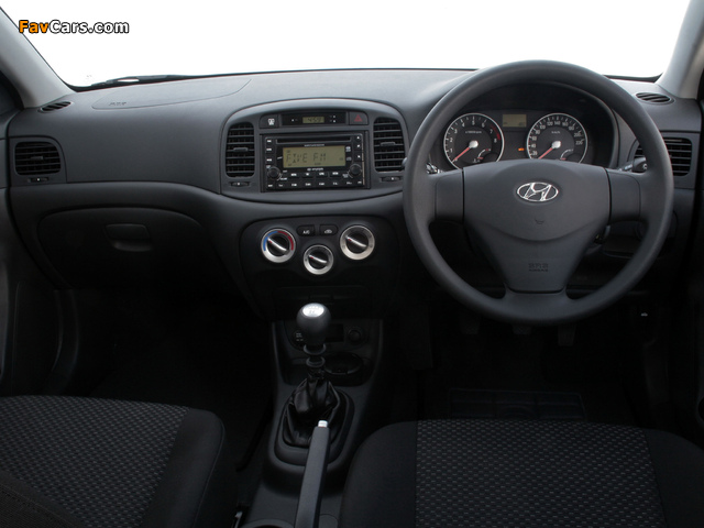 Pictures of Hyundai Accent 3-door ZA-spec 2007–11 (640 x 480)