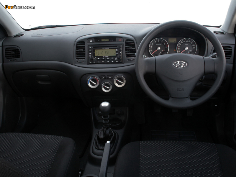 Pictures of Hyundai Accent 3-door ZA-spec 2007–11 (800 x 600)