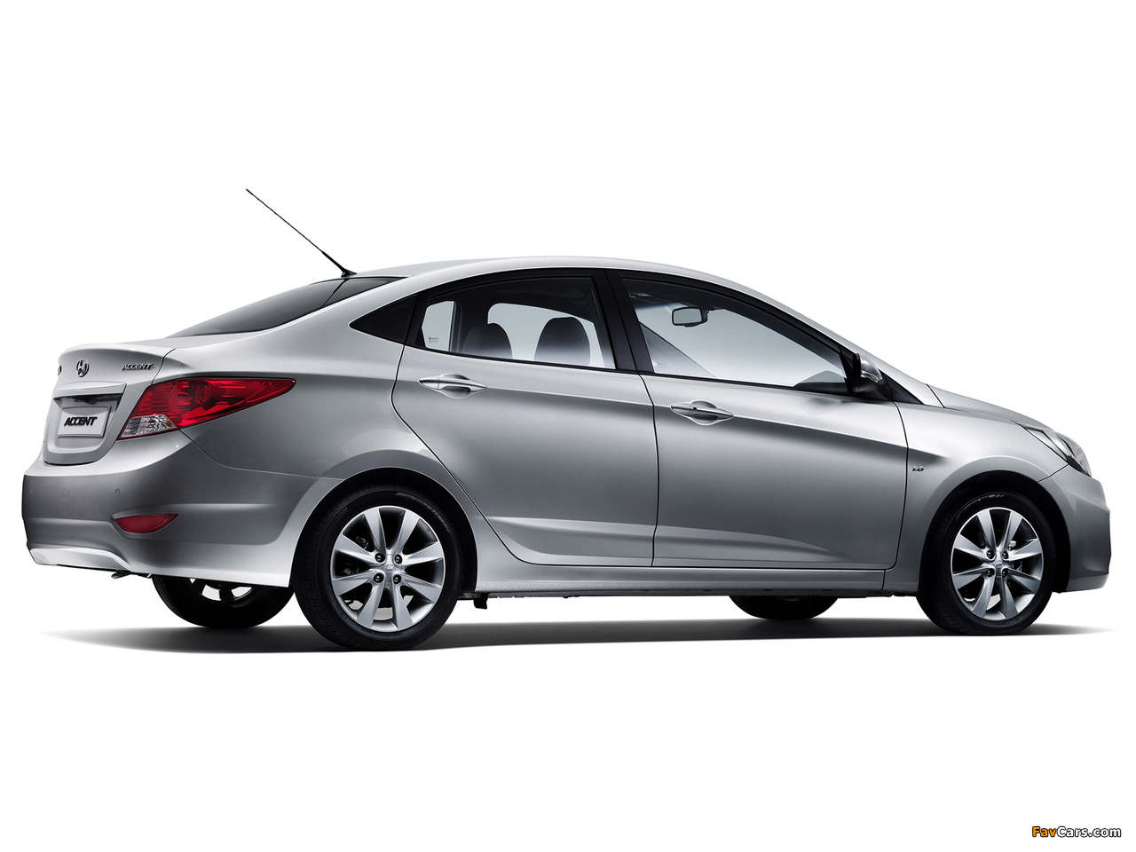 Pictures of Hyundai Accent (RB) 2010 (1280 x 960)