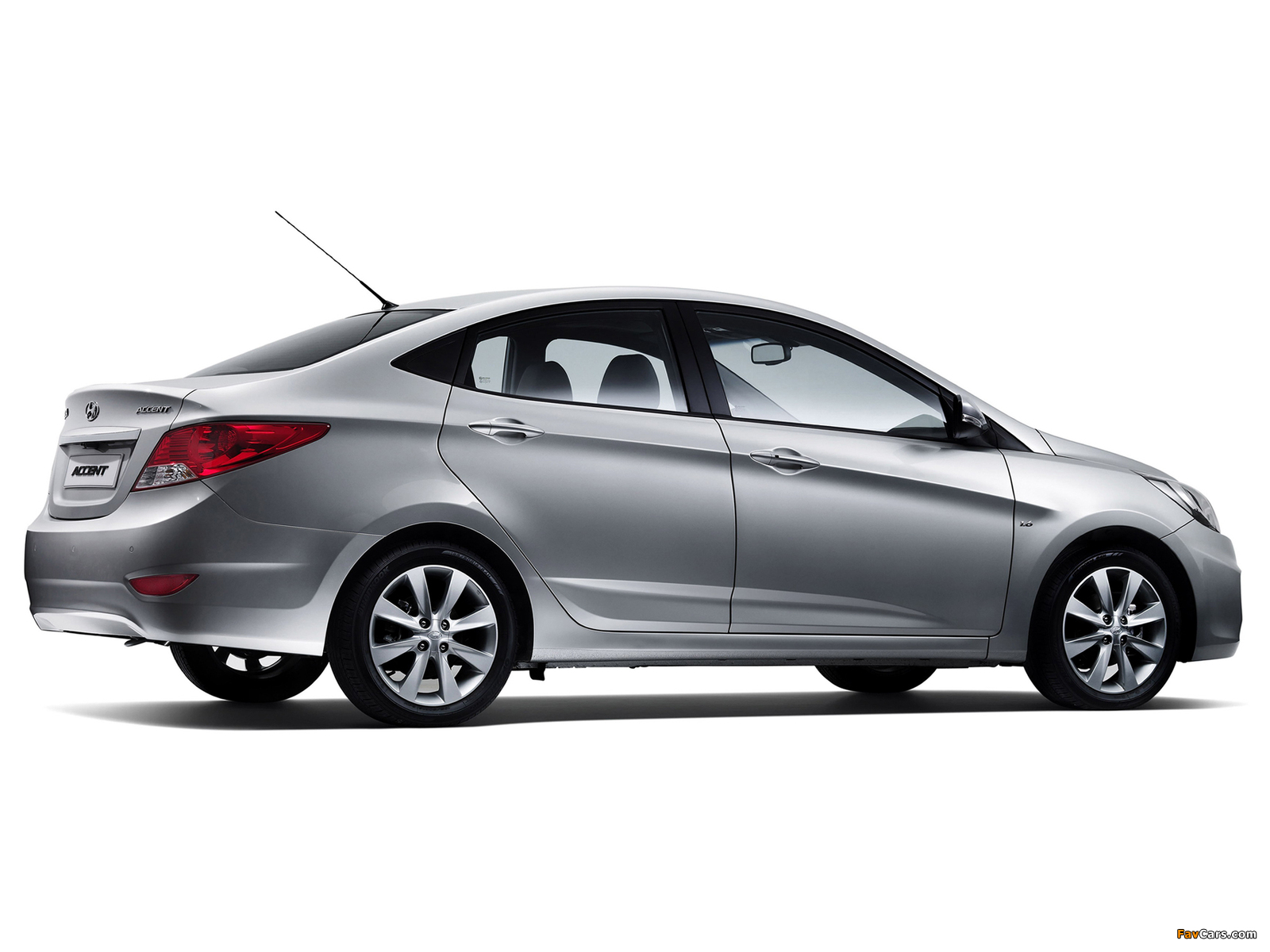 Pictures of Hyundai Accent (RB) 2010 (1600 x 1200)