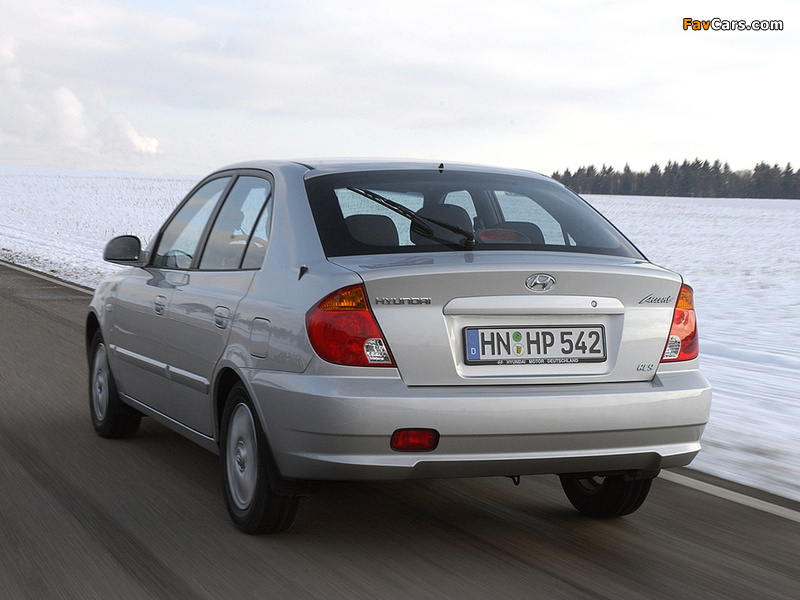 Hyundai Accent 5-door 2003–06 wallpapers (800 x 600)