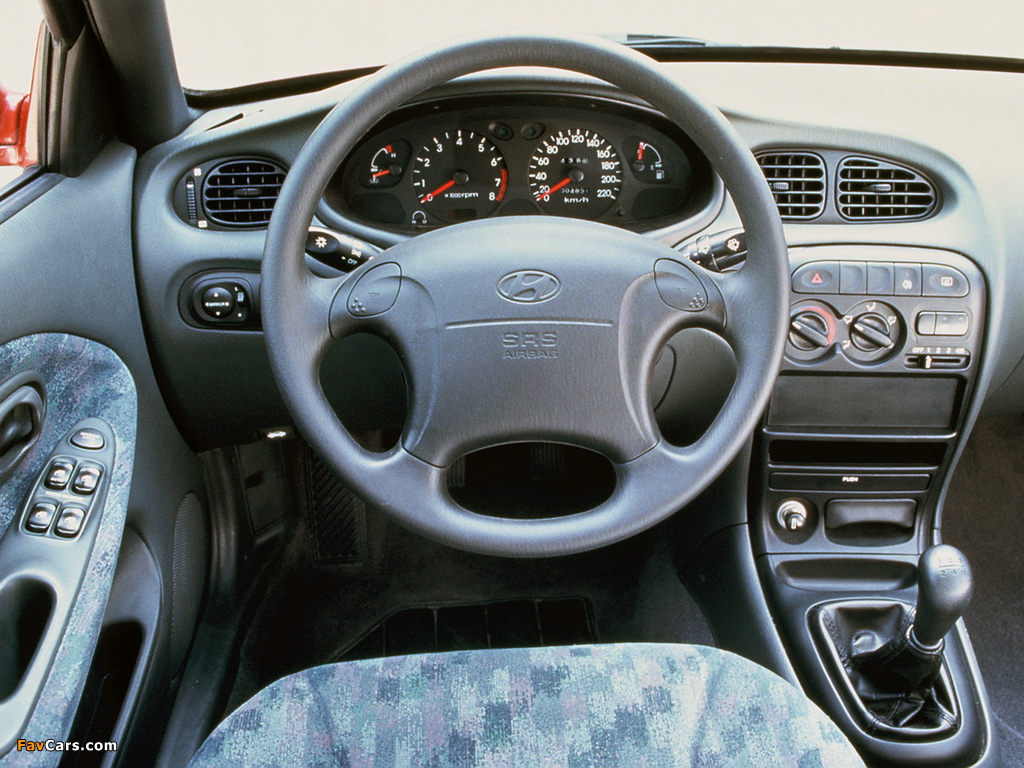Hyundai Lantra (J2) 1995–98 pictures (1024 x 768)