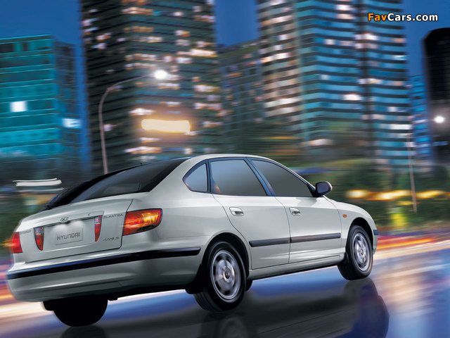 Hyundai Elantra Hatchback (XD) 2000–03 photos (640 x 480)