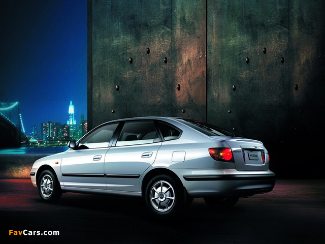 Hyundai Elantra Hatchback (XD) 2000–03 photos (640 x 480)