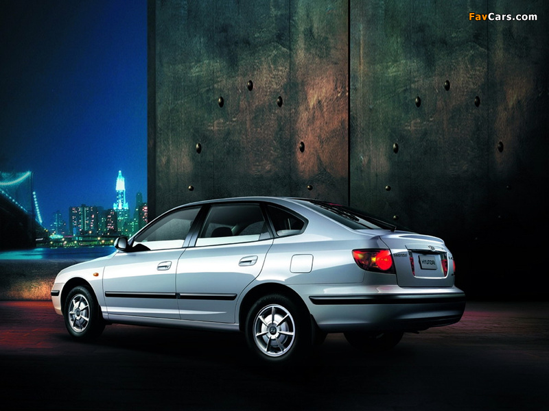 Hyundai Elantra Hatchback (XD) 2000–03 photos (800 x 600)