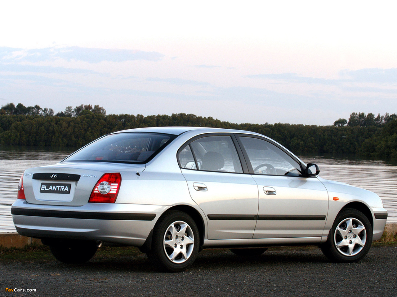 Hyundai Elantra Sedan AU-spec (XD) 2003–06 images (1280 x 960)