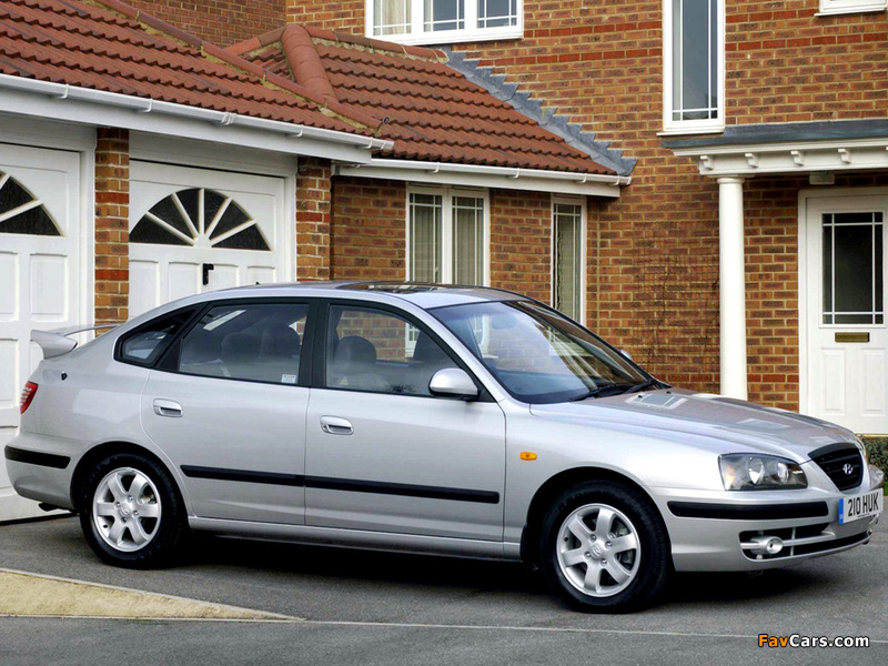 Hyundai Elantra Hatchback UK-spec (XD) 2003–06 images (800 x 600)