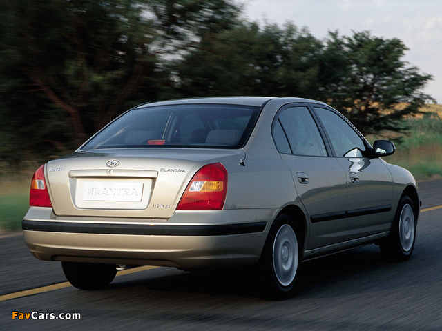 Hyundai Elantra Sedan ZA-spec (XD) 2003–04 images (640 x 480)