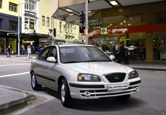 Hyundai Elantra Sedan (XD) 2003–06 images
