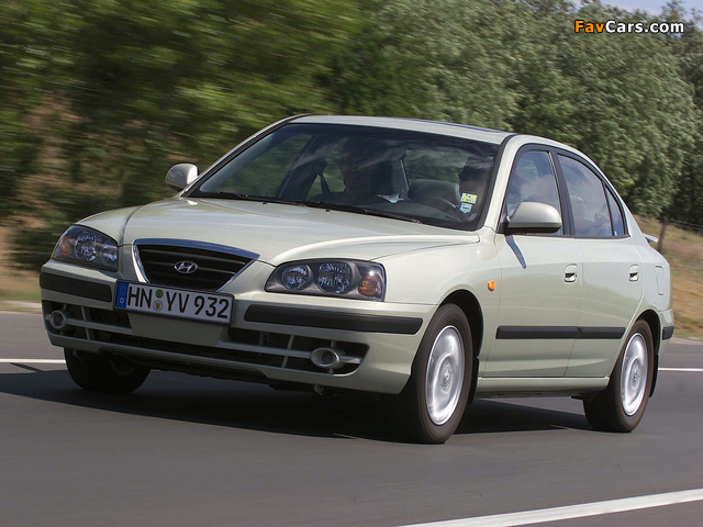 Hyundai Elantra Hatchback (XD) 2003–06 photos (640 x 480)