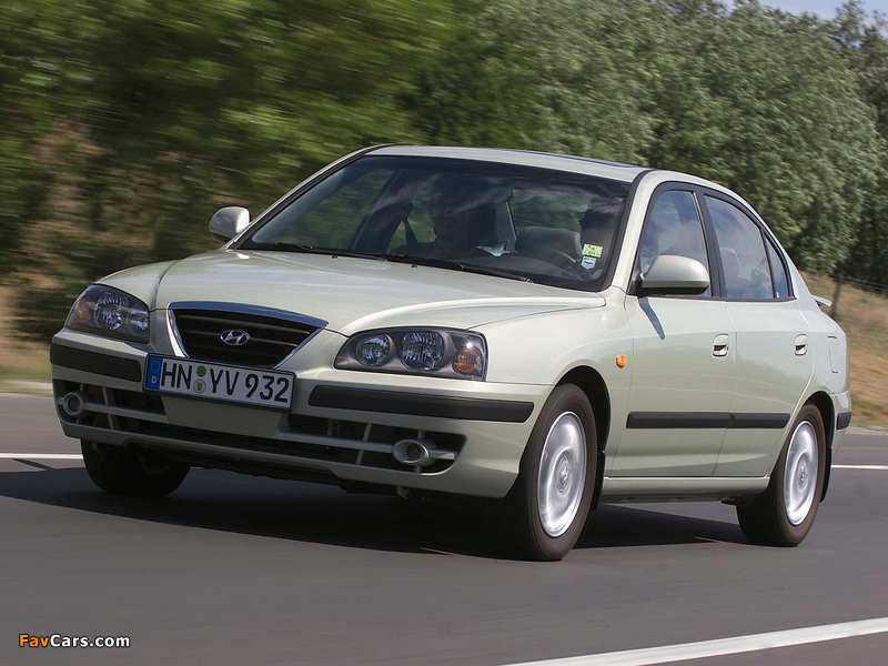 Hyundai Elantra Hatchback (XD) 2003–06 photos (800 x 600)