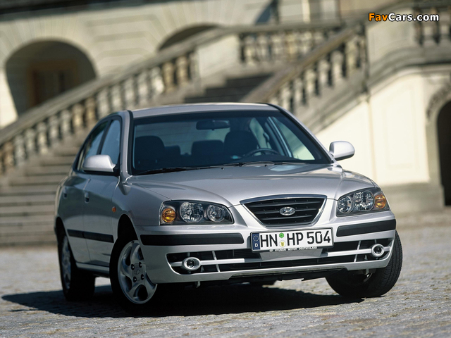 Hyundai Elantra Sedan (XD) 2003–06 pictures (640 x 480)