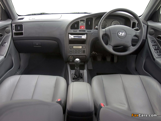 Hyundai Elantra Sedan ZA-spec (XD) 2004–07 images (640 x 480)