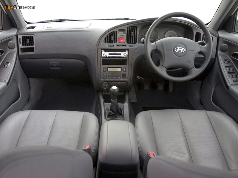 Hyundai Elantra Sedan ZA-spec (XD) 2004–07 images (800 x 600)