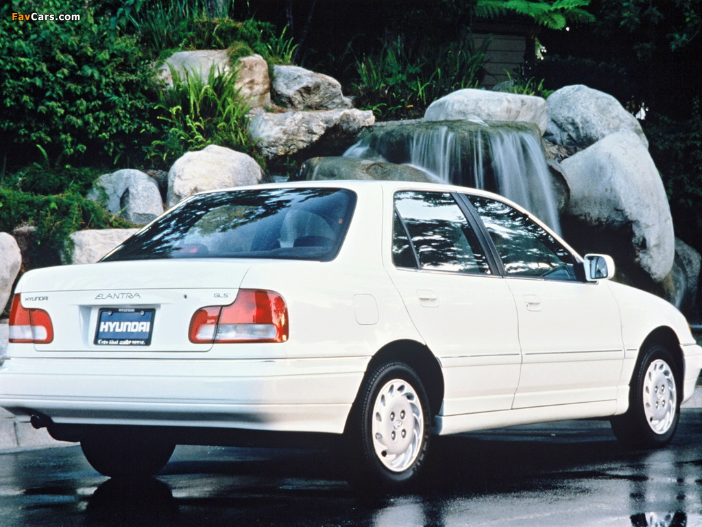 Images of Hyundai Elantra North America (J1) 1993–95 (1024 x 768)