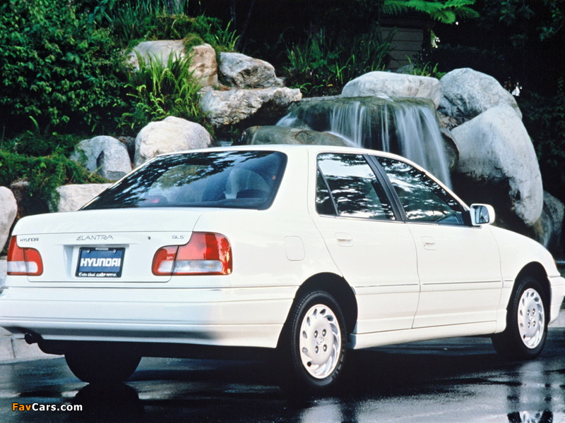 Images of Hyundai Elantra North America (J1) 1993–95 (800 x 600)