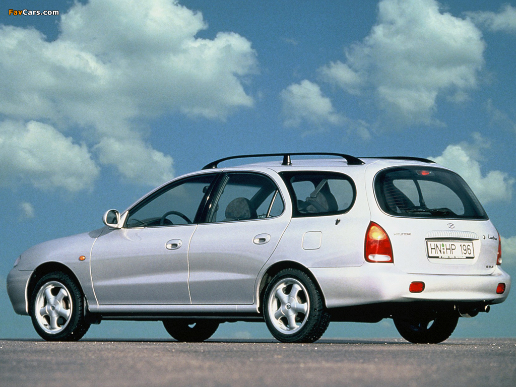 Images of Hyundai Lantra Estate (J2) 1996–98 (1024 x 768)