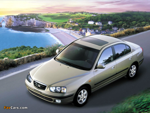 Images of Hyundai Elantra Sedan (XD) 2000–03 (640 x 480)