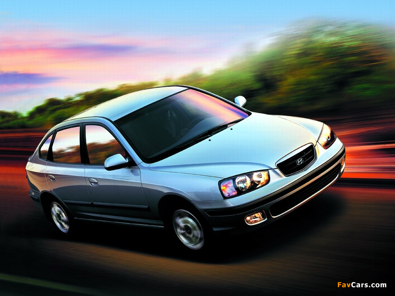 Images of Hyundai Elantra Hatchback (XD) 2000–03 (800 x 600)
