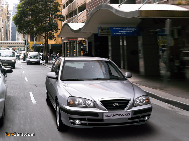 Images of Hyundai Elantra Sedan (XD) 2003–06 (640 x 480)