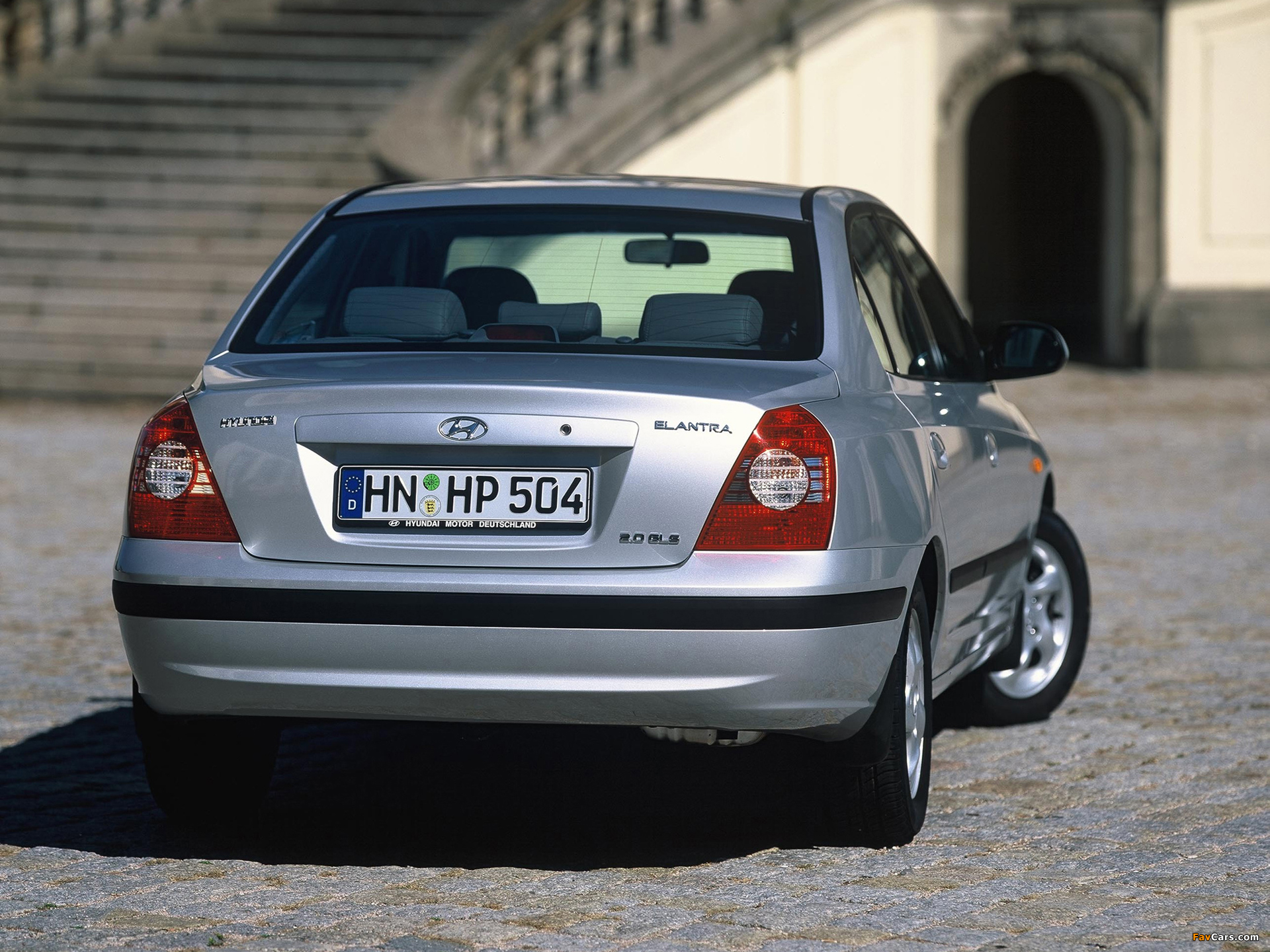 Images of Hyundai Elantra Sedan (XD) 2003–06 (1920 x 1440)