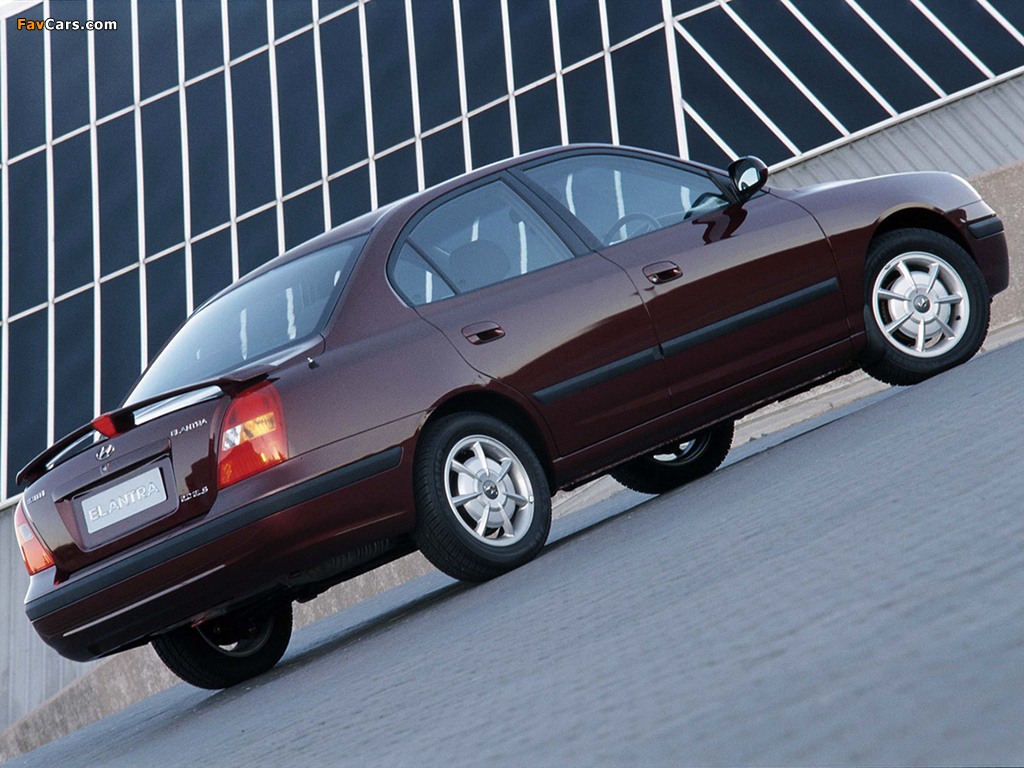 Images of Hyundai Elantra Sedan ZA-spec (XD) 2003–04 (1024 x 768)