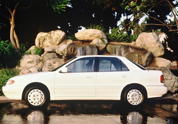 Photos of Hyundai Elantra North America (J1) 1993–95