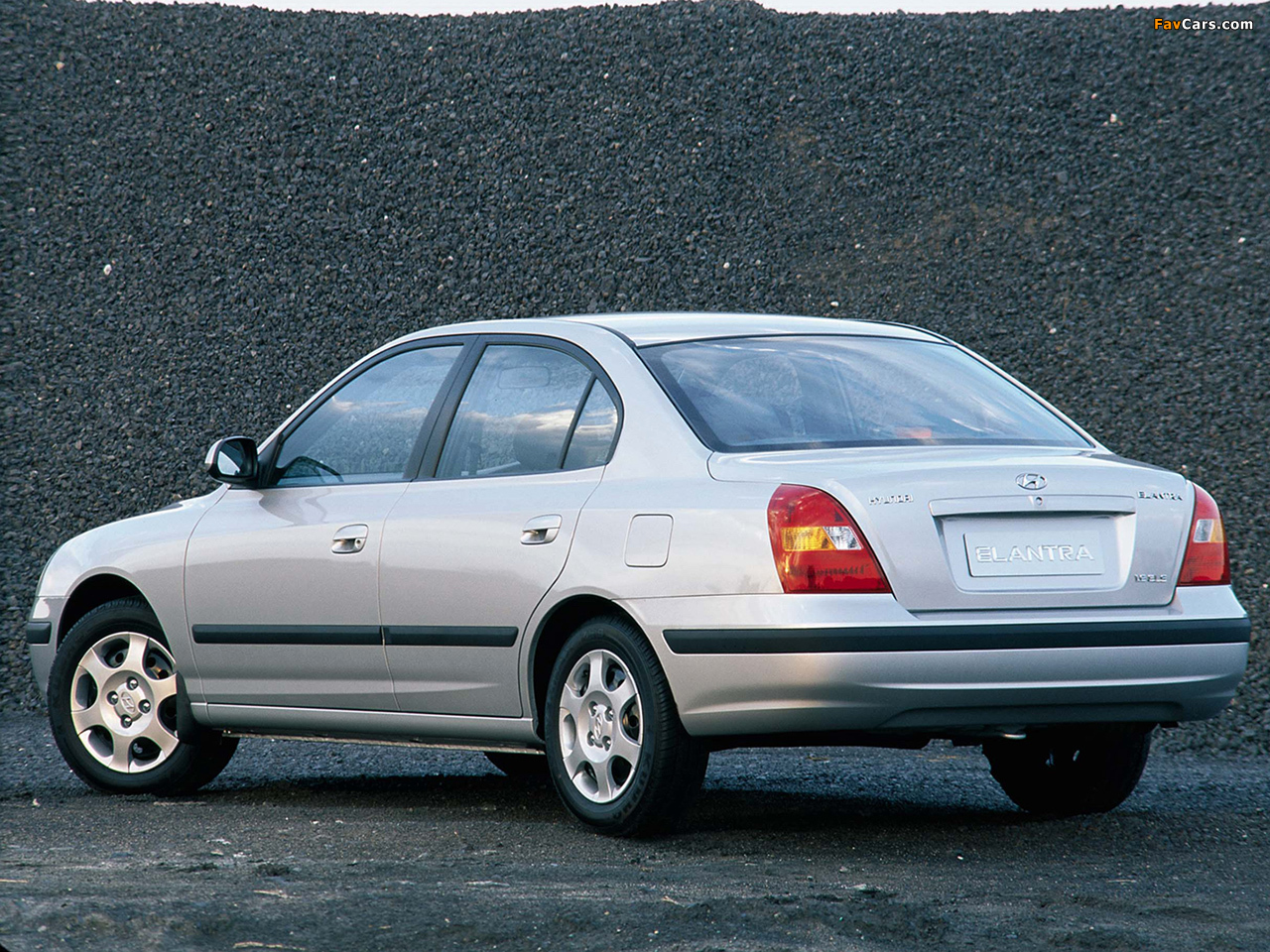 Photos of Hyundai Elantra Sedan ZA-spec (XD) 2003–04 (1280 x 960)