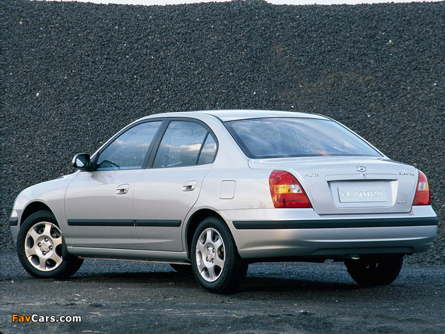 Photos of Hyundai Elantra Sedan ZA-spec (XD) 2003–04 (640 x 480)