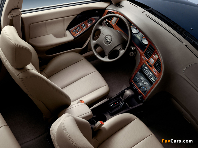 Photos of Hyundai Elantra Sedan US-spec (XD) 2003–06 (640 x 480)