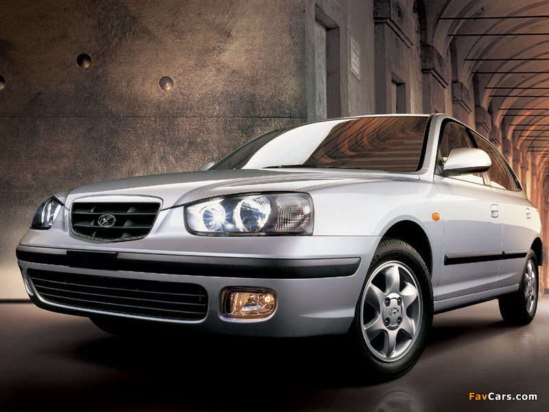 Pictures of Hyundai Elantra Hatchback (XD) 2000–03 (800 x 600)