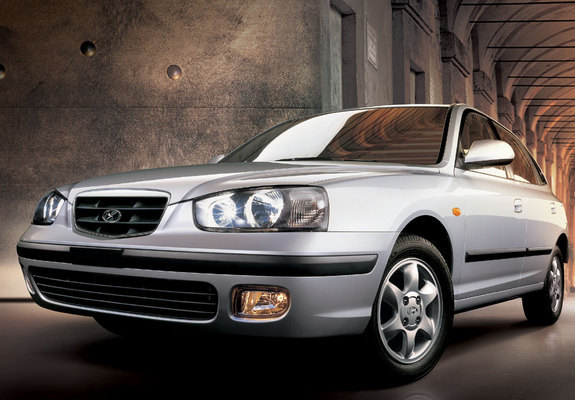 Pictures of Hyundai Elantra Hatchback (XD) 2000–03
