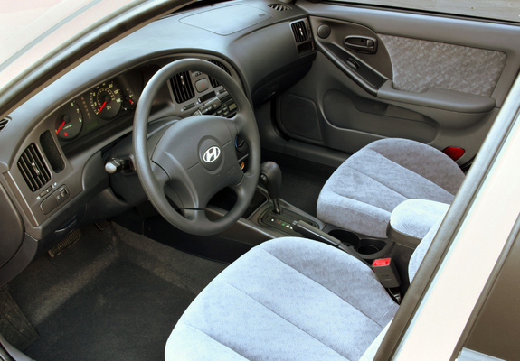Pictures of Hyundai Elantra Sedan US-spec (XD) 2003–06