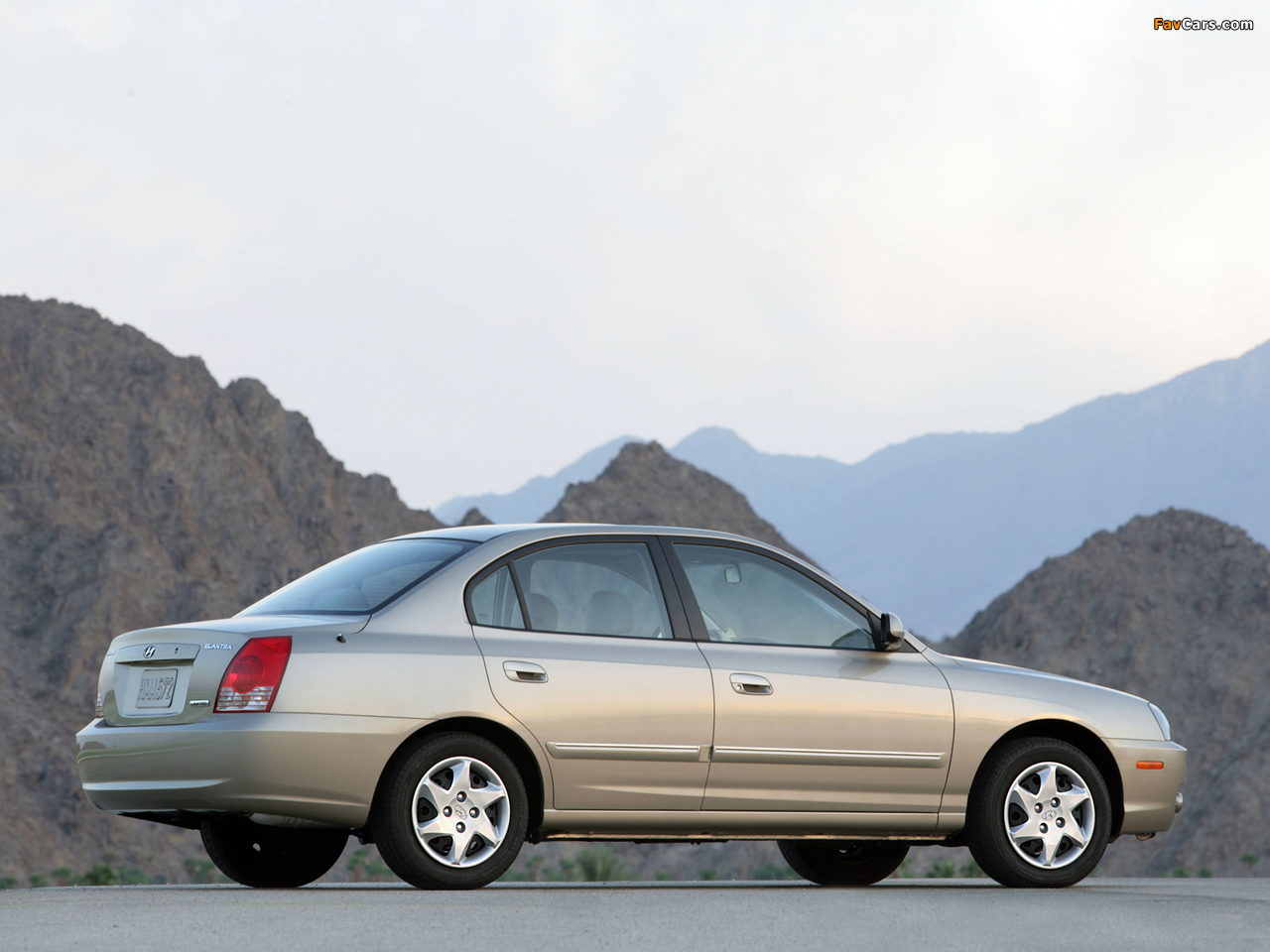 Pictures of Hyundai Elantra Sedan US-spec (XD) 2003–06 (1280 x 960)