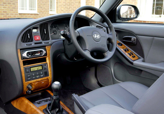 Pictures of Hyundai Elantra Hatchback UK-spec (XD) 2003–06